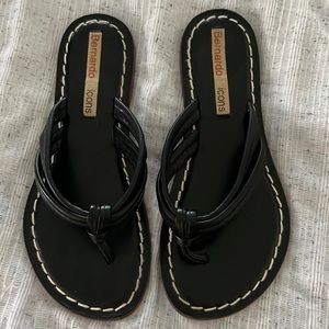 Bernardo Sandals / Flip Flops - size 7